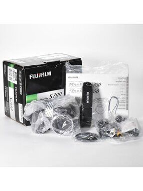 FUJIFILM FinePix S700 Digital Camera 7.1MP 10x Optical Zoom Video NEW SEALED